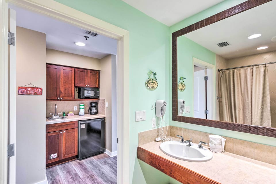Studio w/ Pool Access - Walk to Miramar Beach! Apartment in Miramar Beach