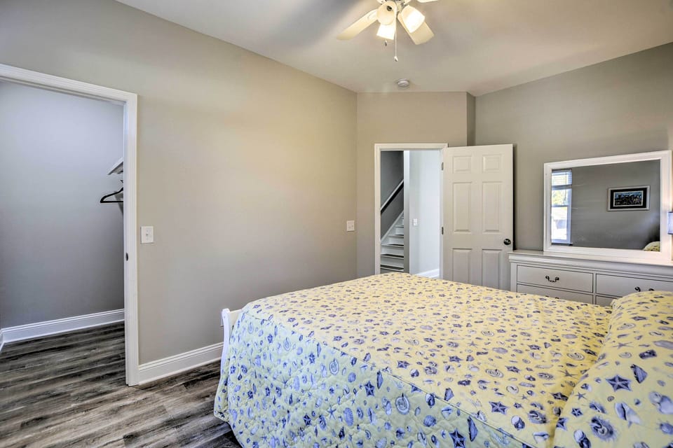Modern Escape in the Heart of Murrells Inlet Cottage in Murrells Inlet