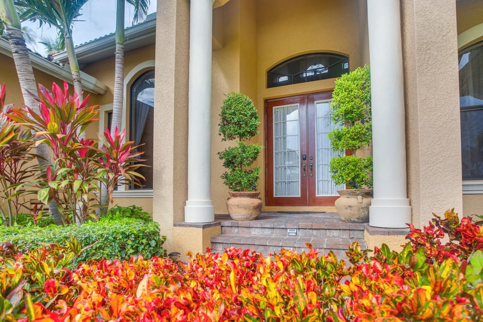Villa (6 Bedrooms) | Front of property