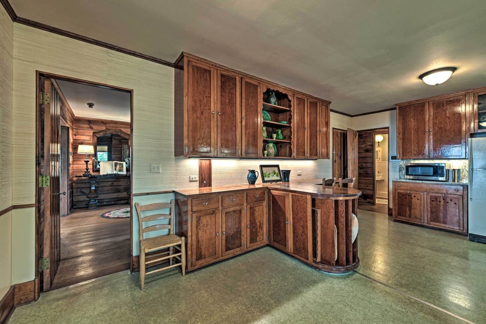 House (6 Bedrooms) | Interior