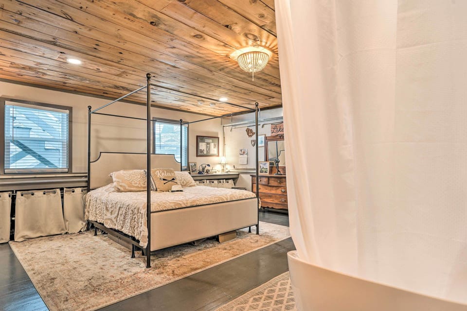 Bemus Point Vintage Suite w/ Soaking Tub & Kitchen Apartment in Bemus Point