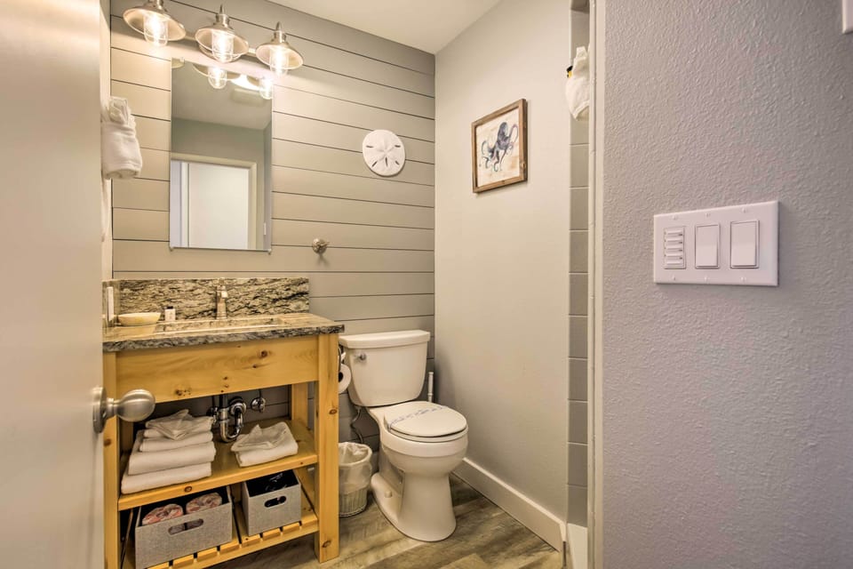 Beachfront Lincoln City Condo-patio & Pool Access! Apartment in Lincoln Beach