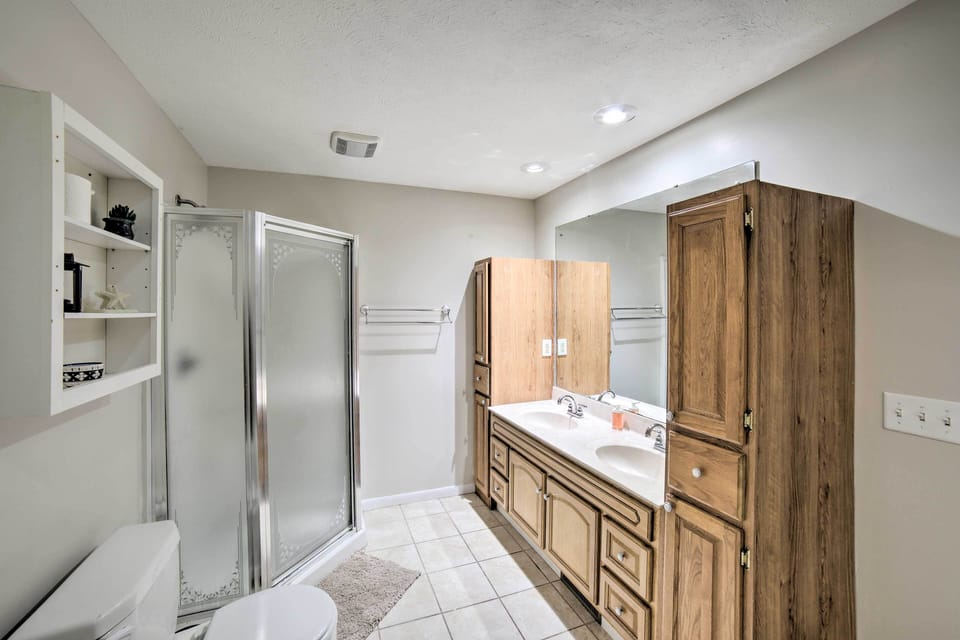 Spacious Getaway w/ Heated Private Pool! Cottage in Michigan City