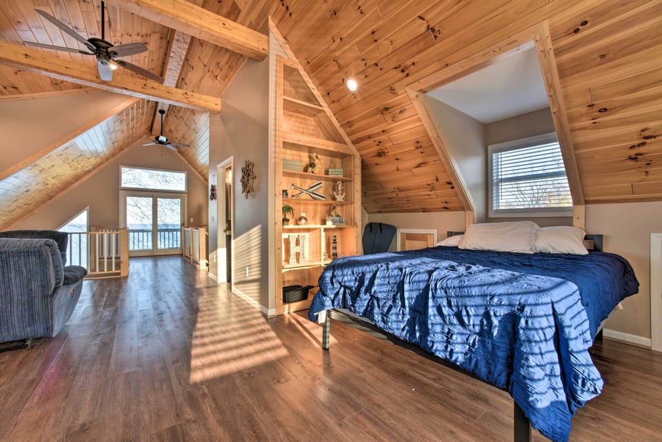 Lakefront Lexington Escape: Steps to Beach! Cottage in Michigan