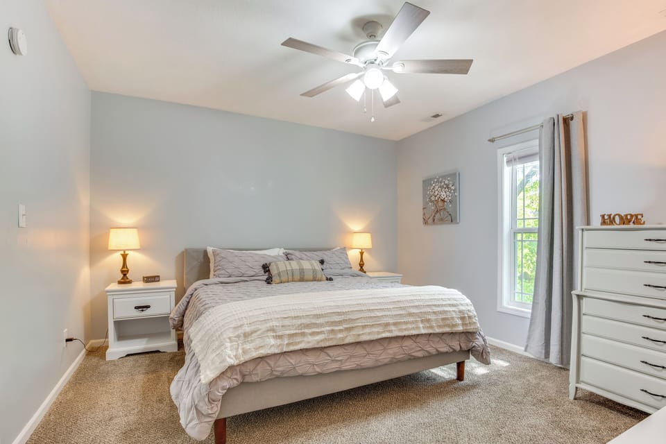 Walk to Dtwn Warrensburg: Cozy Family Home! Cottage in Missouri
