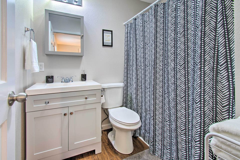 Updated Missouri Cabin Rental on Large Farm Cottage in Missouri