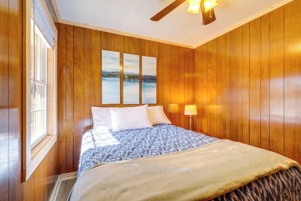 Pet-friendly Cabin With Designated Boat Slip! Cottage in Greers Ferry Lake