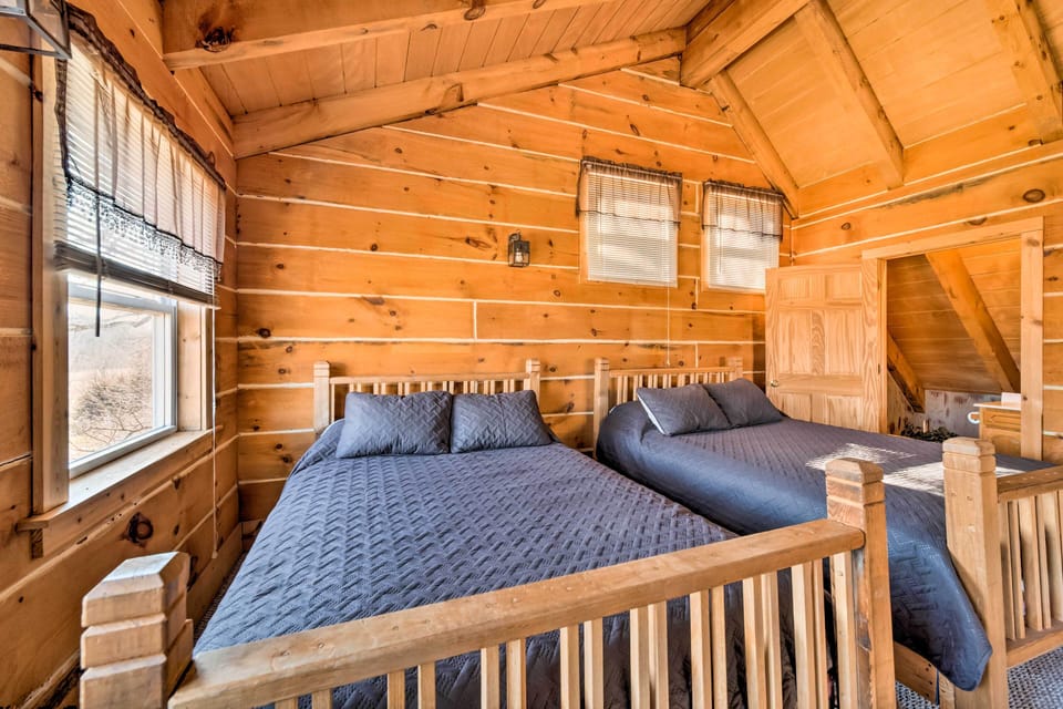 Secluded Spragueville Cabin by ATV Trails & River! Cottage in Iowa