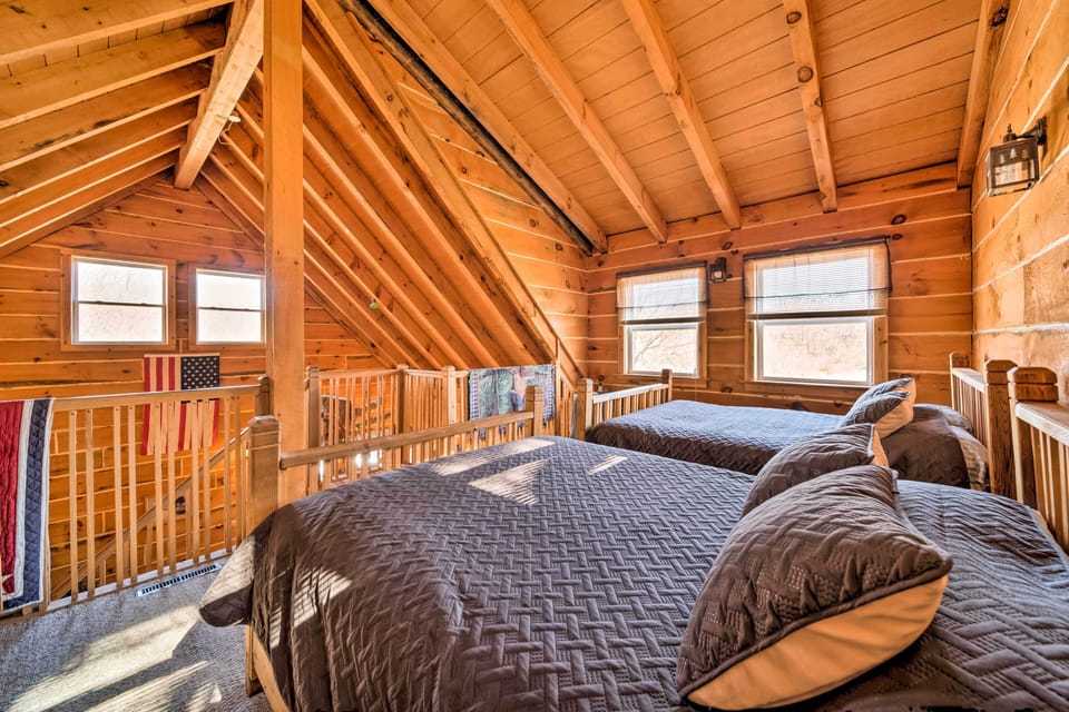 Secluded Spragueville Cabin by ATV Trails & River! Cottage in Iowa