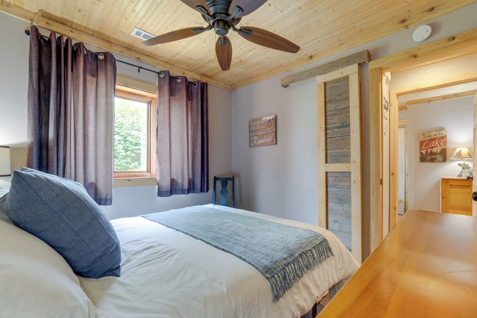 Lakefront Cottage w/ Deck Near Indiana Beach! Cottage in Indiana
