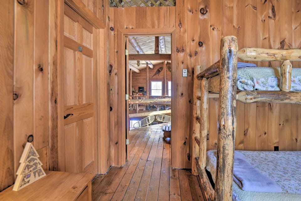 Rustic Madison 'treehouse' Cabin With Game Room! Cottage in Madison