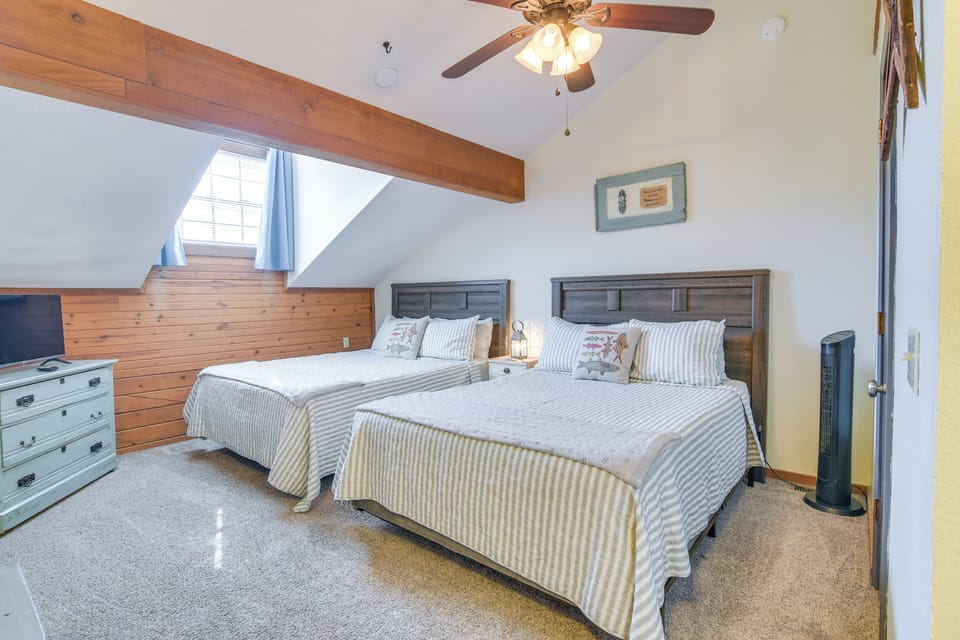 Relax Fireside! Home 8 Mi to Silver Dollar City Apartment in Branson
