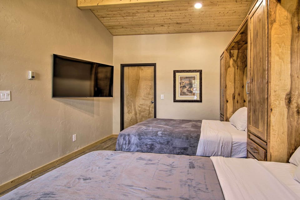 Mountain Cabin, Walk to Dining/memorial Park! Apartment in Woodland Park