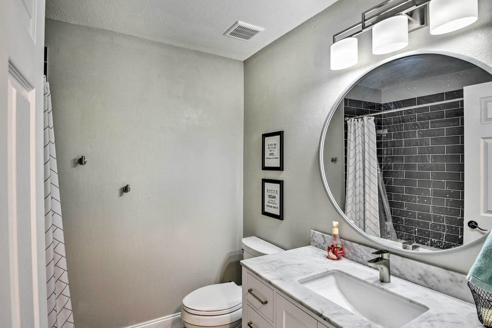New Smyrna Beach Townhome, Walk to Bay Access! Apartment in Edgewater