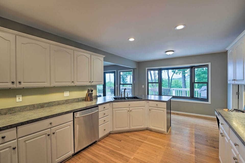 House (4 Bedrooms) | Interior