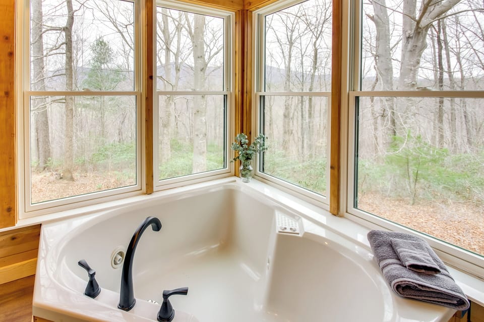 Modern Nellysford Getaway on 40 Private Acres! Cottage in Nelson County