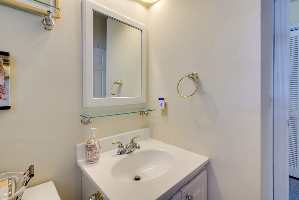 Sunny Ocean City Retreat ~ Qtr-mi to Beach! Apartment in Ocean City