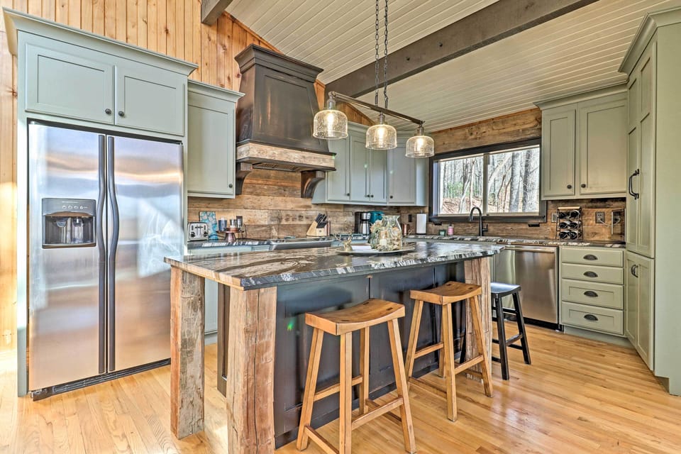 House (5 Bedrooms) | Interior