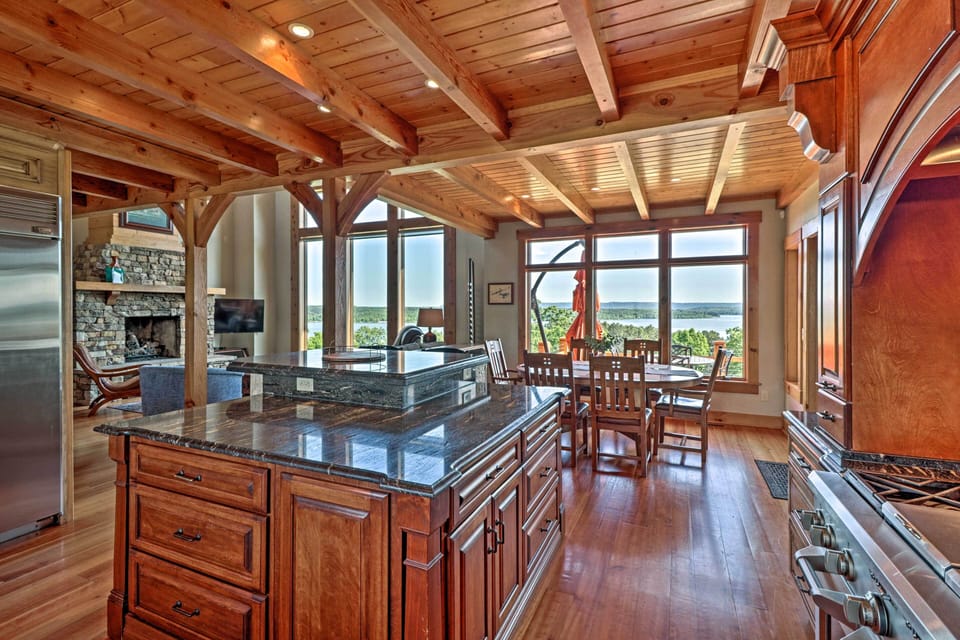 House (5 Bedrooms) | Interior