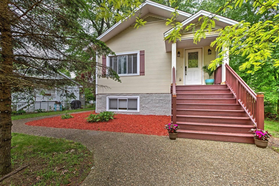 House (4 Bedrooms) | Front of property
