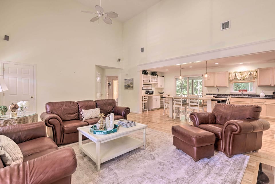 House (4 Bedrooms) | Front of property