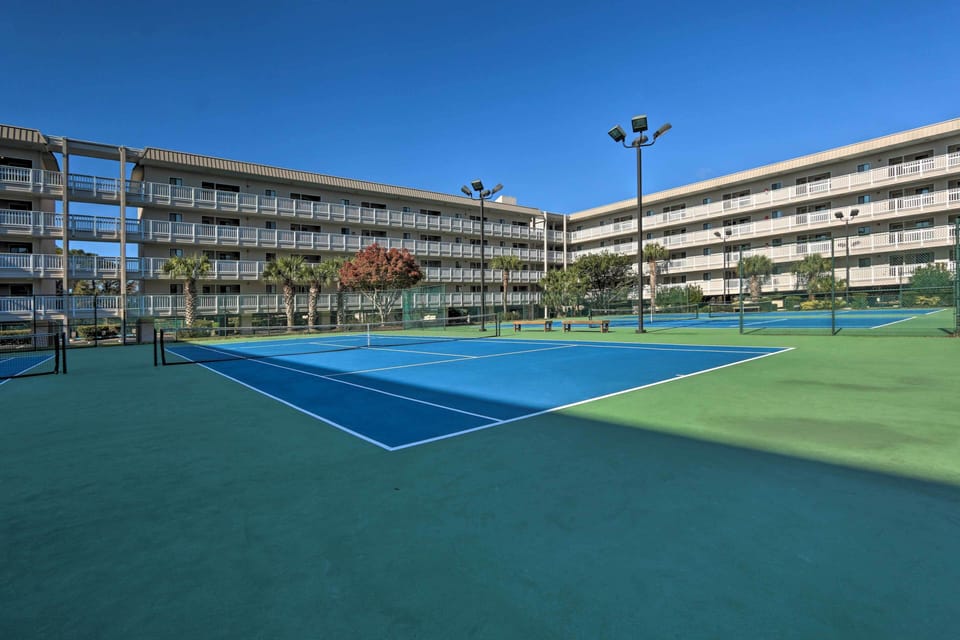 Walk to Beach: Hilton Head Resort Condo w/ Pools! Apartment in Hilton Head Island
