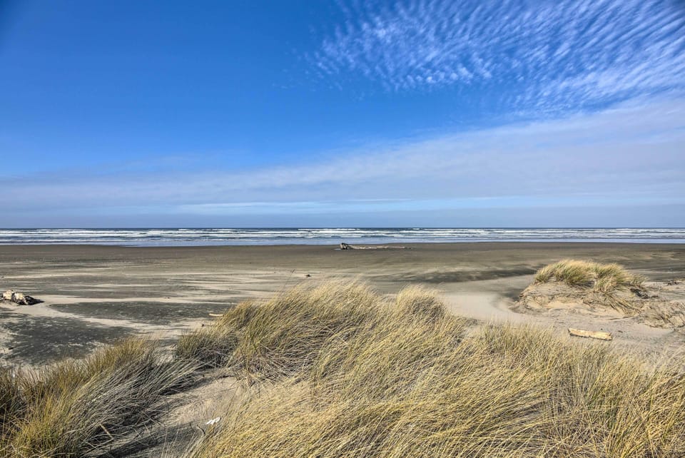 Sanderling Sea Cottages, Unit 1 With Deck! Cottage in Oregon