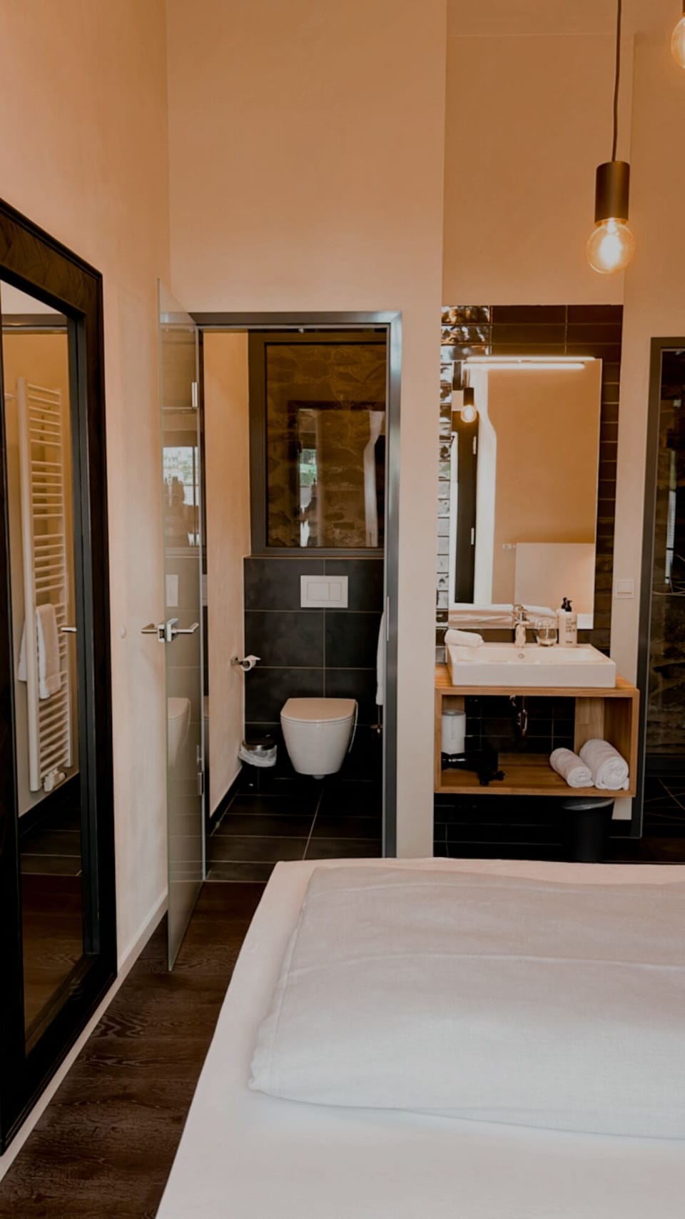 Single Room | Iron/ironing board, free WiFi, bed sheets
