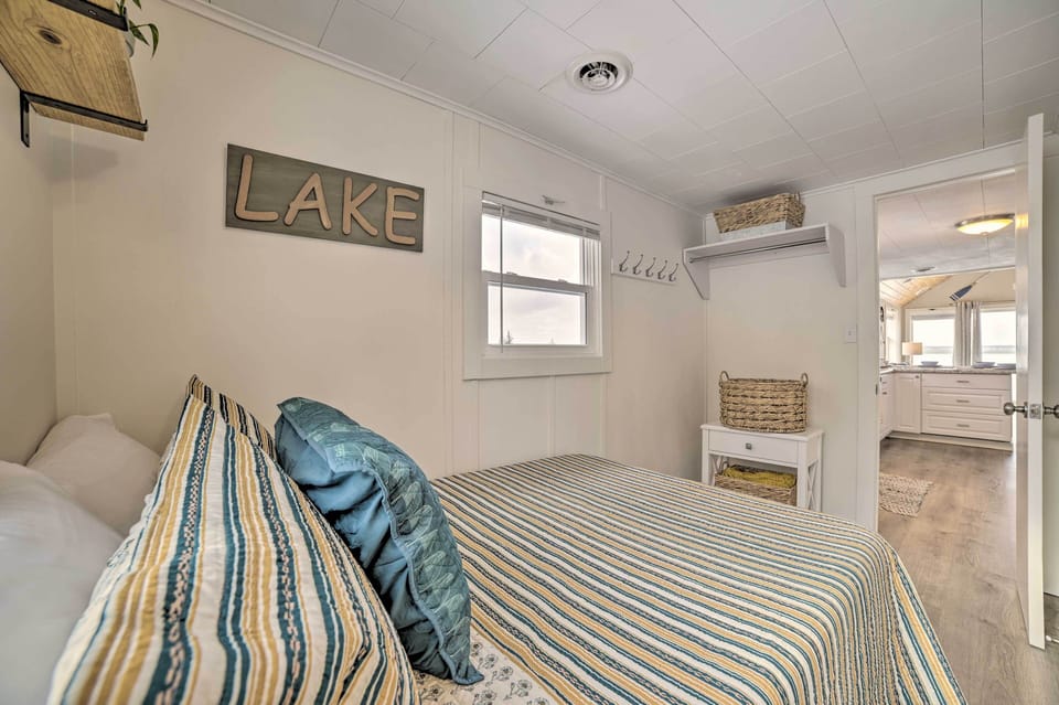 Charming Modern Cottage on Houghton Lake! Cottage in Houghton Lake