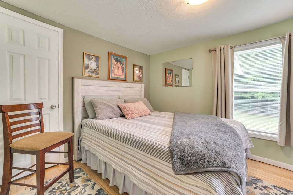 Visit Fife Lake & Traverse Bay! Farmhouse Hideaway Cottage in Michigan