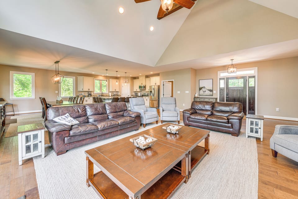 House (6 Bedrooms) | Interior