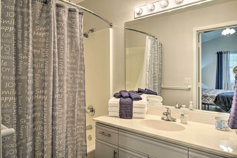 Family Resort Condo w/ Perks in Branson! Apartment in Hollister