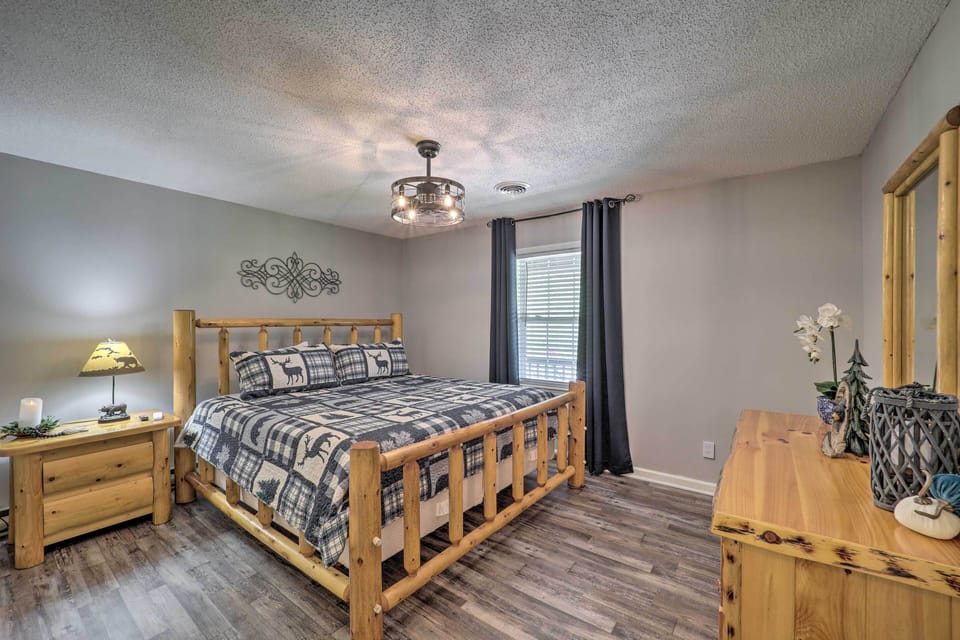 Deep Gap Cottage w/ Fire Pits - Hike & Ski! Cottage in Watauga