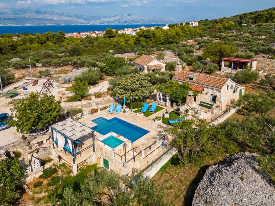 House, Smoking | 3 bedrooms