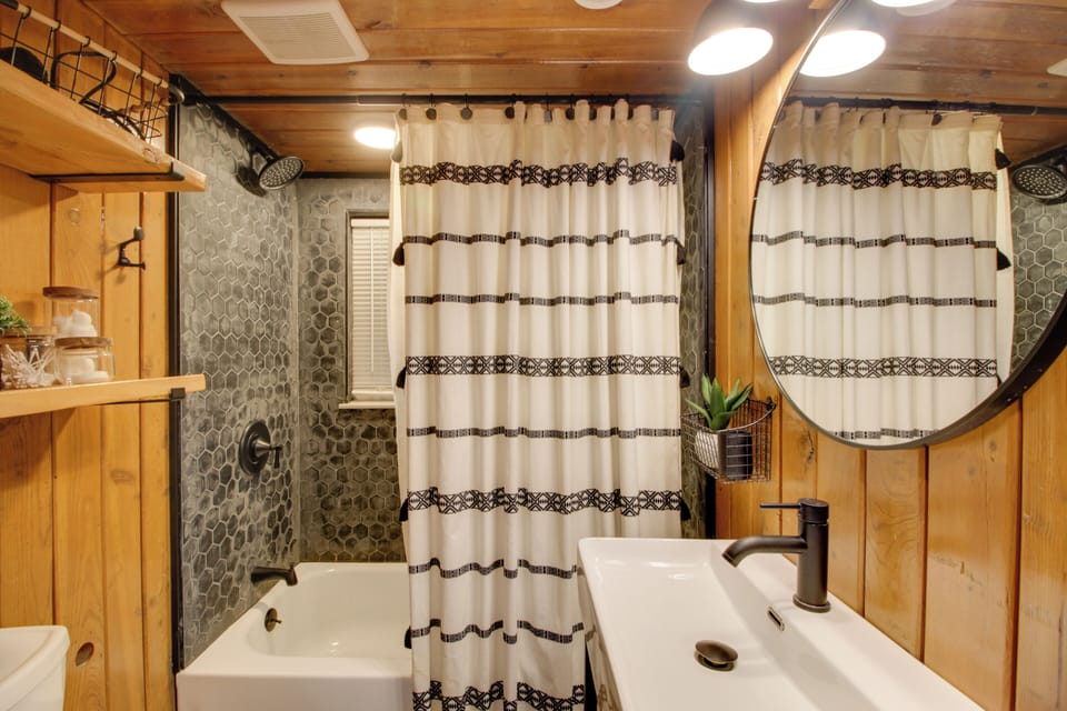 1 Mi to Beach & Lake: Breezy Point Cabin w/ Yard! Cottage in Breezy Point