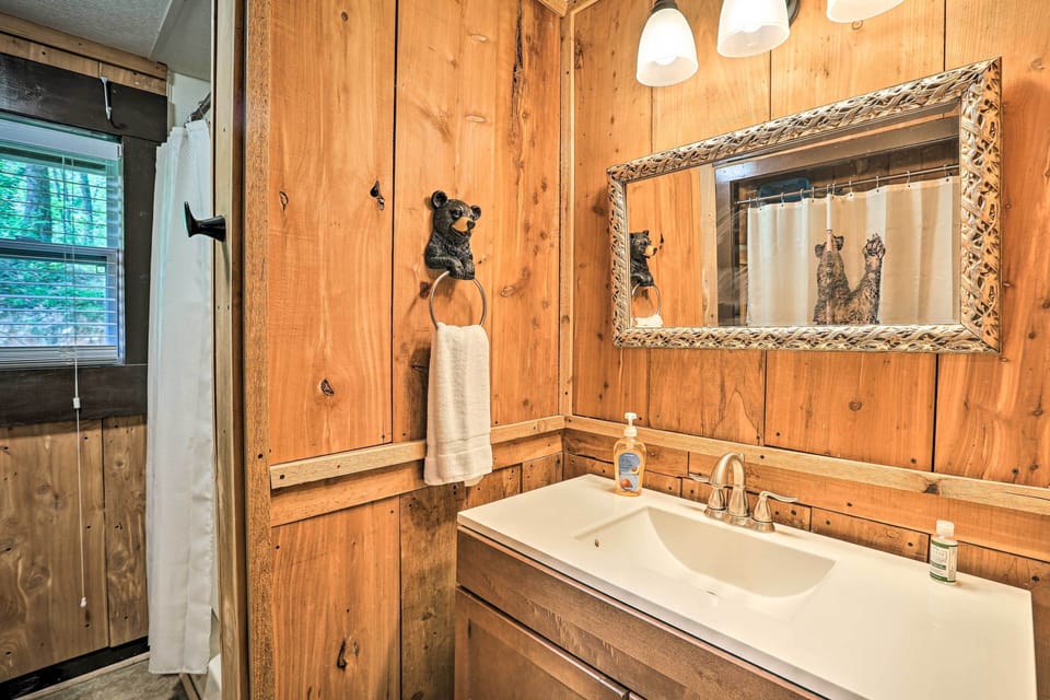 1950's Serenity Pond Cabin w/ View: Peace & Quiet! Cottage in Pell City