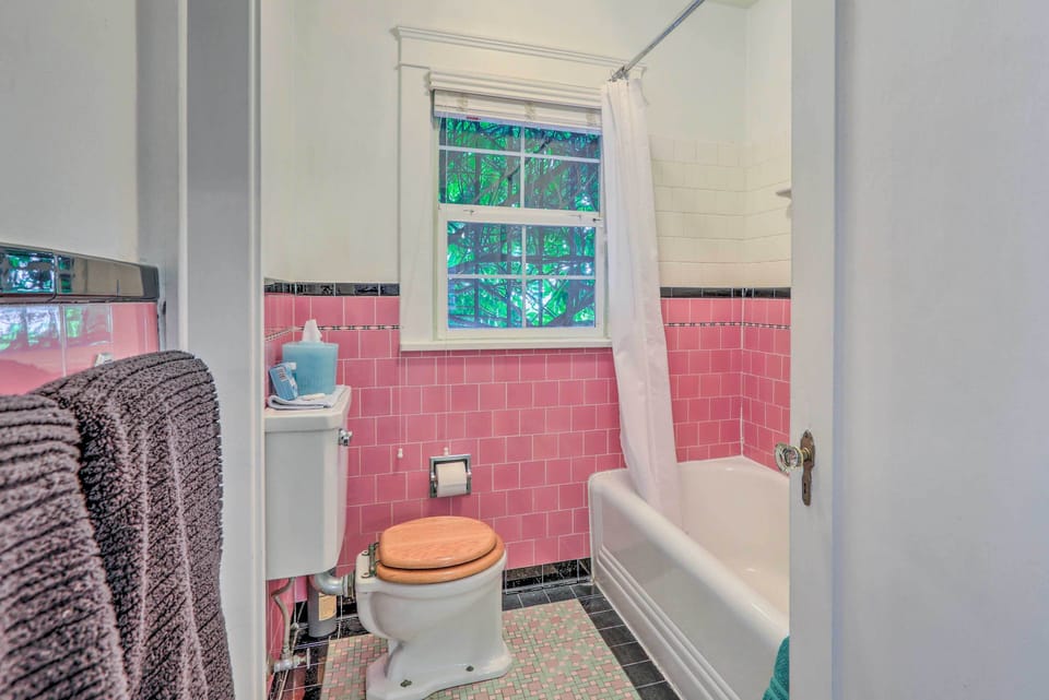 Historic Reno Home on Riverwalk: 1 Mi to Midtown Cottage in Reno