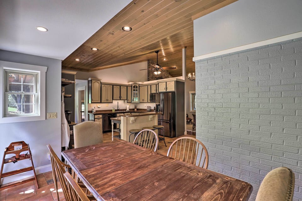 House (5 Bedrooms) | Interior