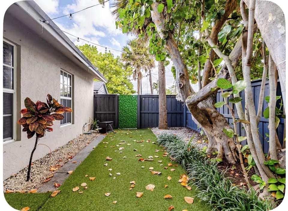 Private fully fenced patio