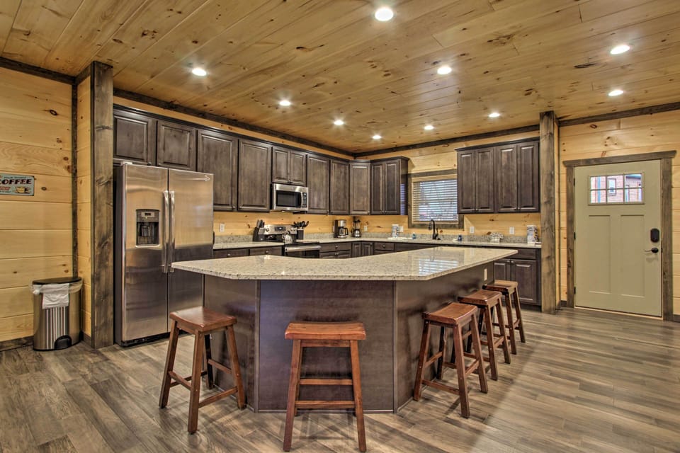 House (5 Bedrooms) | Interior
