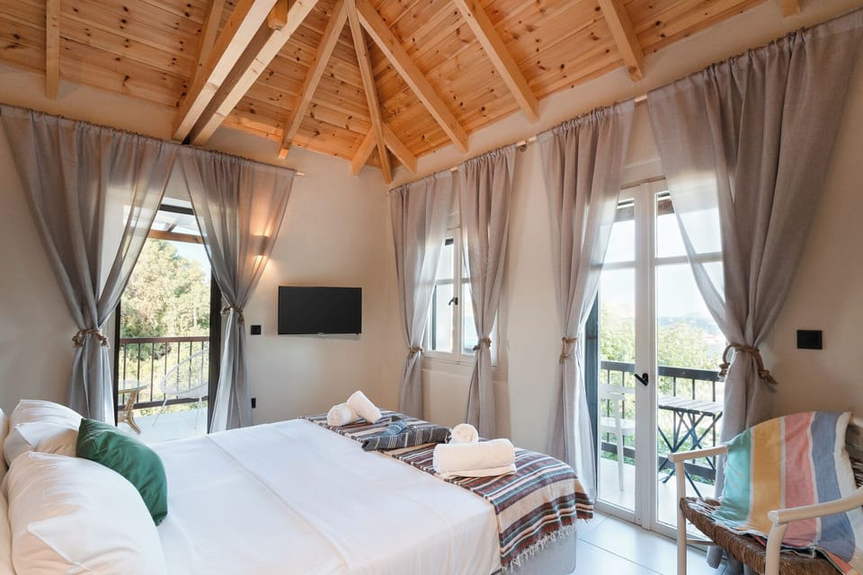 Beach Junior Suite with Two Balconies | Soundproofing, free WiFi, bed sheets