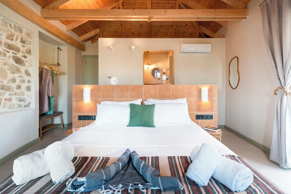 Beach Junior Suite with Two Balconies | Soundproofing, free WiFi, bed sheets