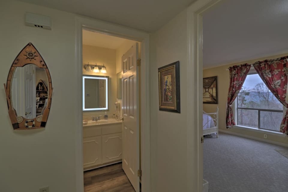 Condo w/ Balcony in Fairfield Bay: Near Marina Apartment in Fairfield Bay