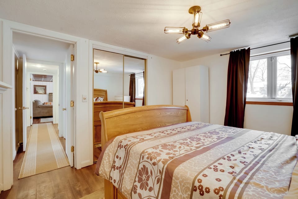 Pet-friendly Minneapolis Apt Near Shops & Dining! Apartment in Fridley