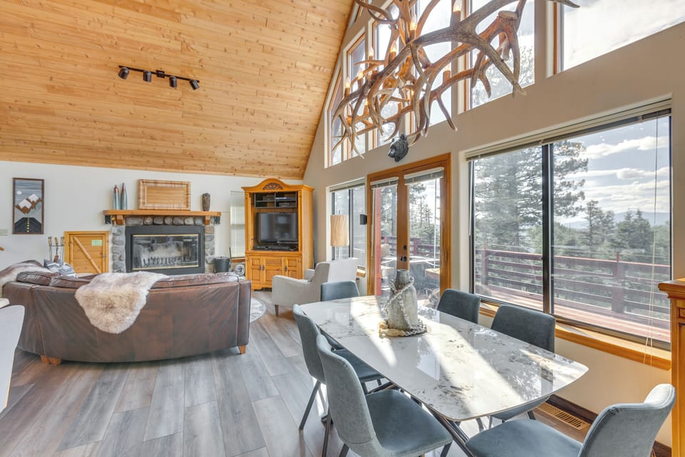 Angel Fire Retreat w/ Hot Tub ~ Hike In/out Skiing Cottage in Angel Fire