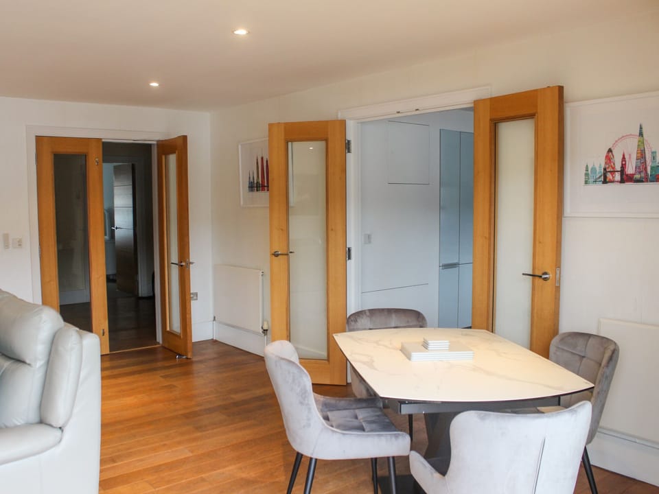 Cottage | Dining
