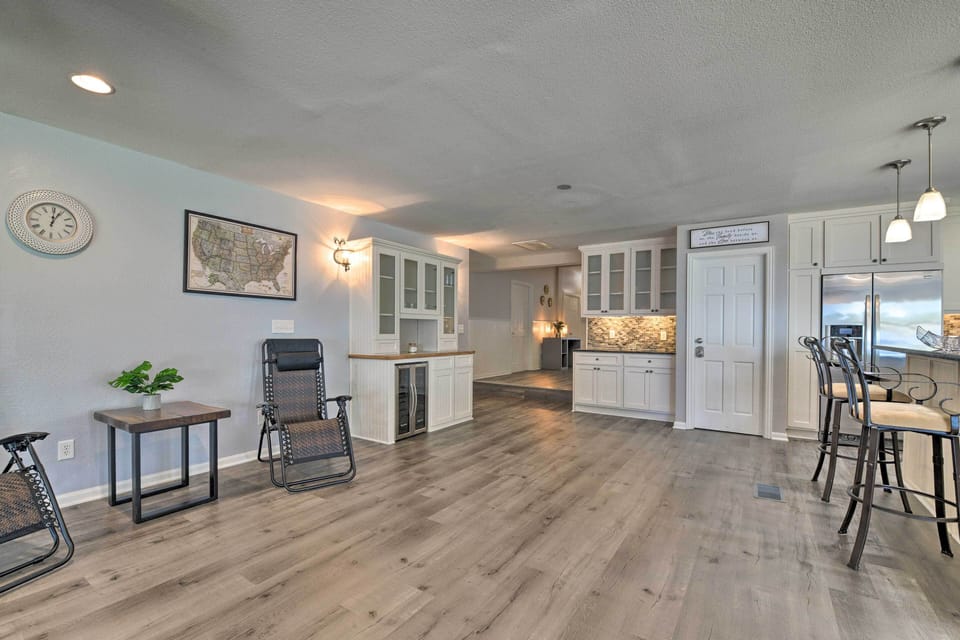 House (5 Bedrooms) | Interior