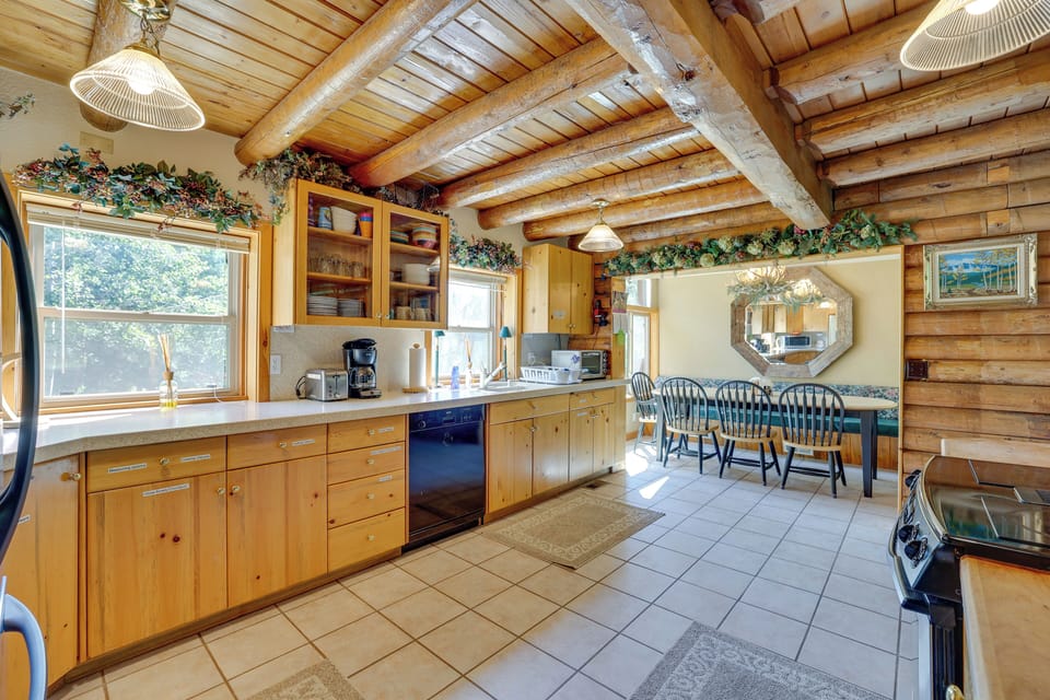 House (4 Bedrooms) | Interior