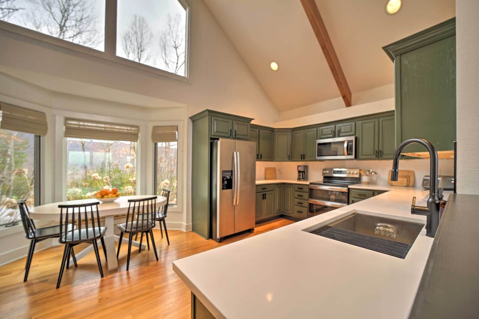 House (5 Bedrooms) | Interior
