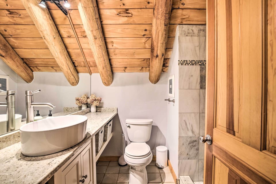 Game Room w/ Speakeasy Saloon: Accord Retreat Cottage in Hudson Valley